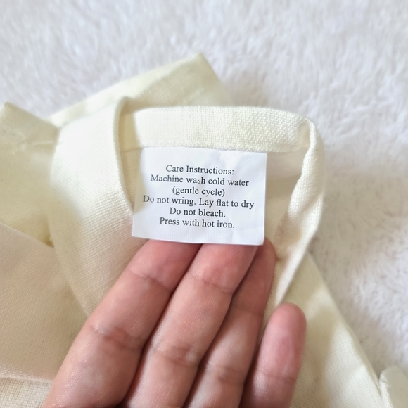 Rae dunn LOVE embroidered patch apron with pocket 100% cotton 27.5 in X 31.5 in - Picture 5 of 6